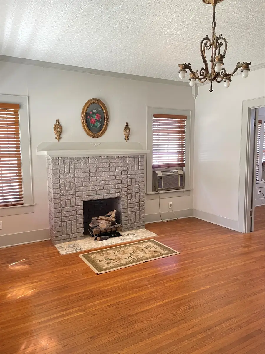 3915 Meadowbrook Drive, Fort Worth, TX 76103 - #2