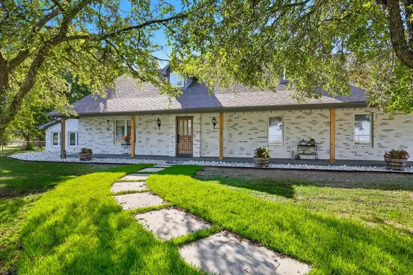 2309 Hillview Drive, Krum, TX 76249