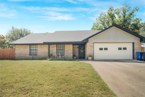 1212 4th Street, Granbury, TX 76048