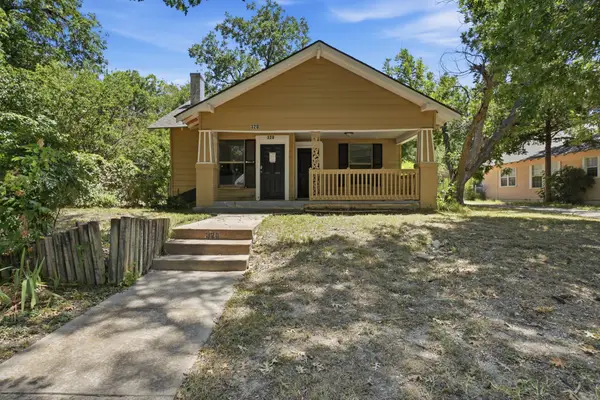 320 Kirven Avenue, Waxahachie, TX 75165