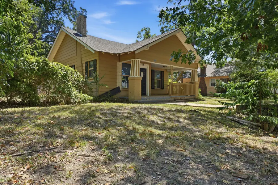 320 Kirven Avenue, Waxahachie, TX 75165 - #2