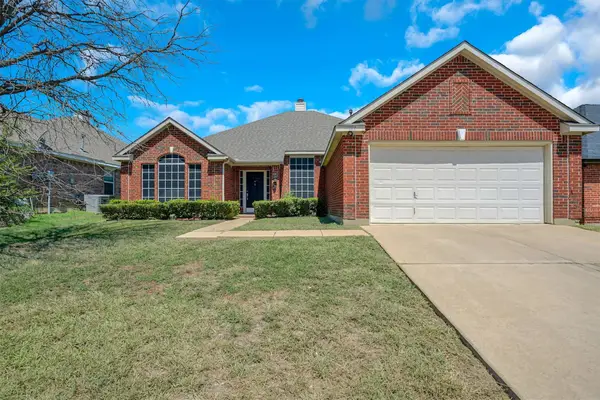 117 Fort Edward Drive, Arlington, TX 76002