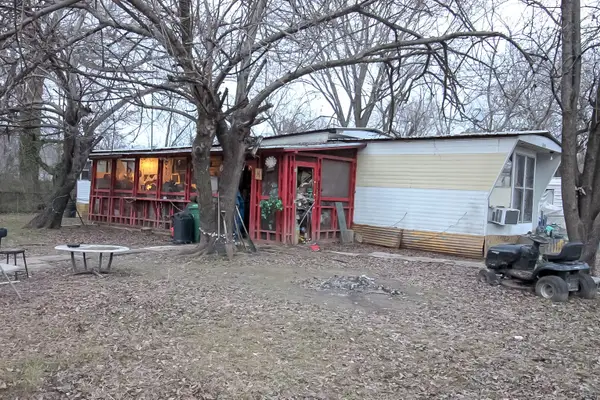 210 E 9th, Hooks, TX 75561