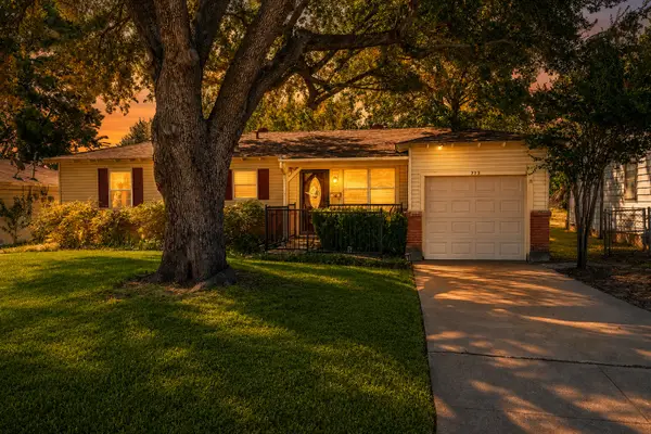 773 Betty Lane, Hurst, TX 76053