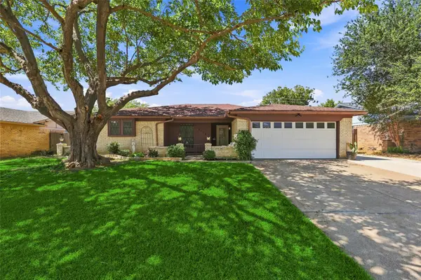 3113 Mossy Oak Lane, Bedford, TX 76021