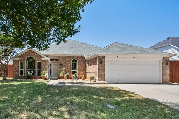 704 Oakridge Drive, Lake Dallas, TX 75065