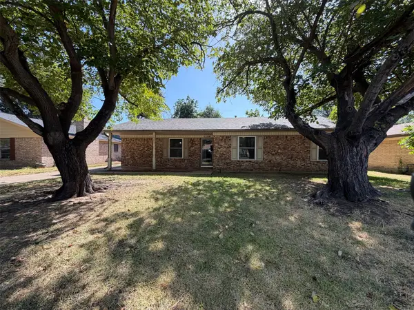 1136 Kris Street, Irving, TX 75060