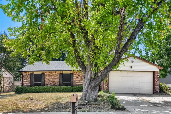 704 Fort Worth Street, Mansfield, TX 76063