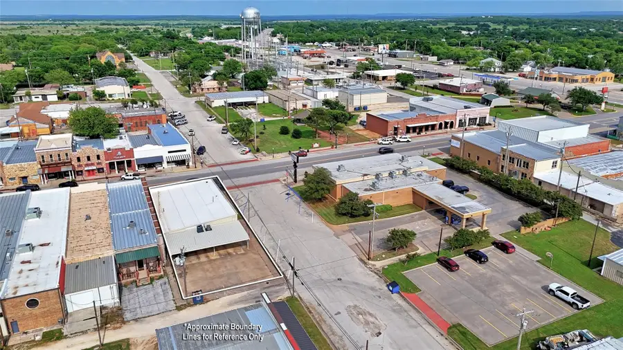 201 Clay St., Nocona, TX 76255 - #2