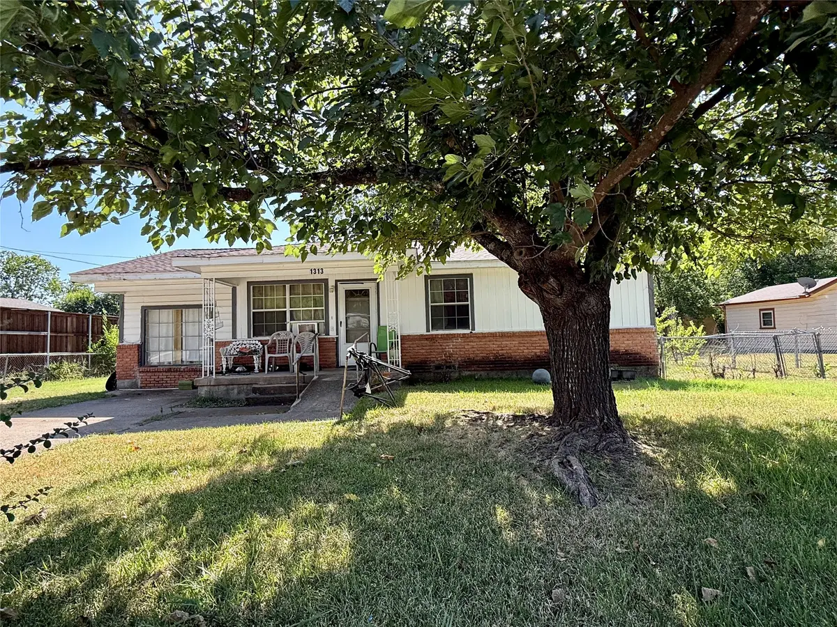 1313 S Rockwall Avenue, Terrell, TX 75160 - #1