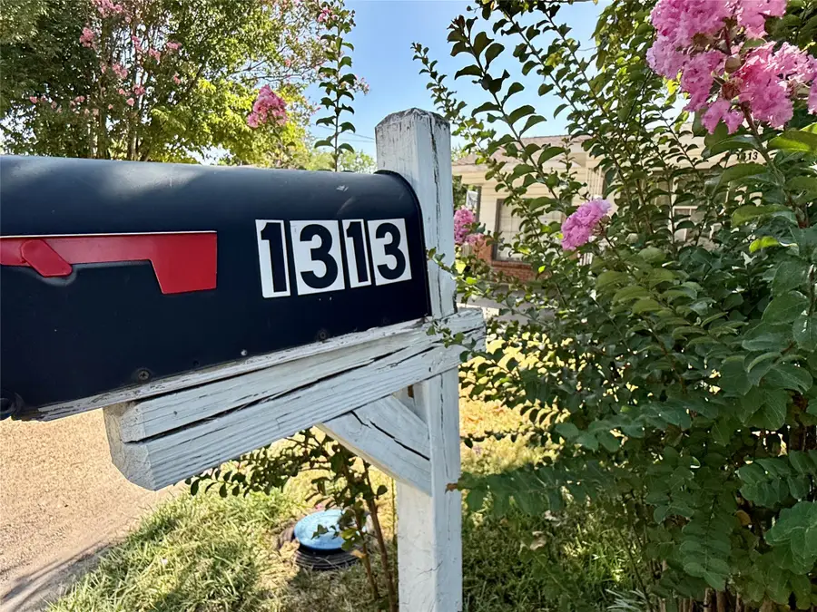 1313 S Rockwall Avenue, Terrell, TX 75160 - #3