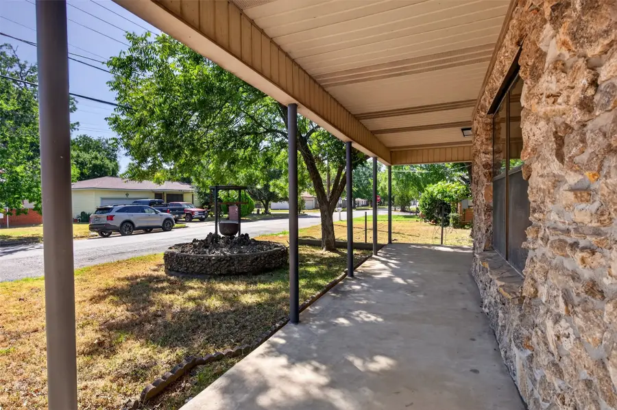 702 N Rita Street, Lacy Lakeview, TX 76705 - #2