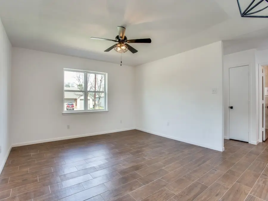 1307 Worthington Street, Grapevine, TX 76051 - #3