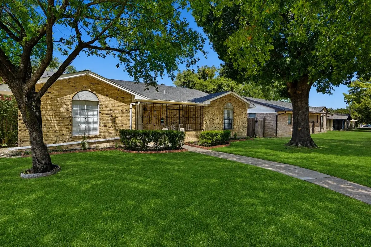 831 Kelso Drive, Dallas, TX 75211 - #1