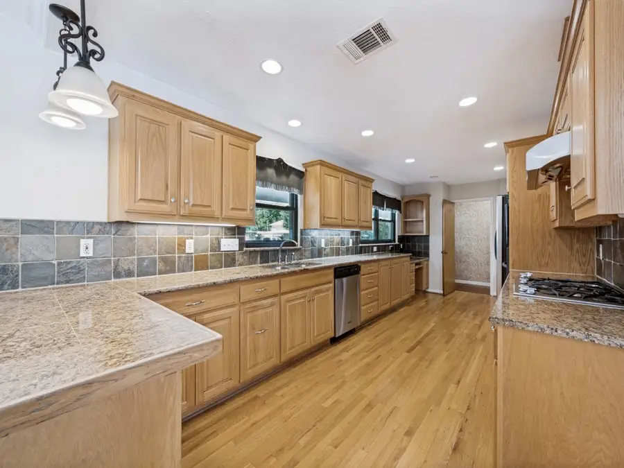 7040 Brooks Avenue, Richland Hills, TX 76118 - #3