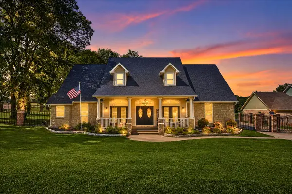 101 Beacon Court, Mabank, TX 75143