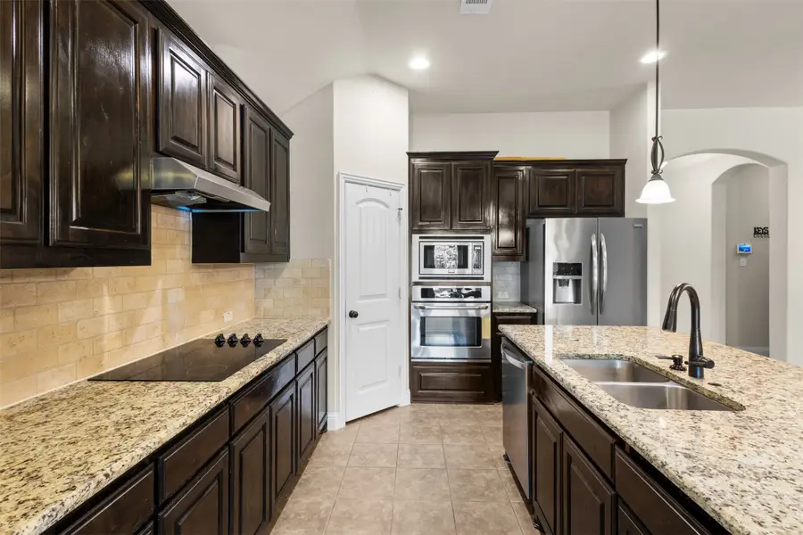 913 Abbey Lane, Midlothian, TX 76065 - #2