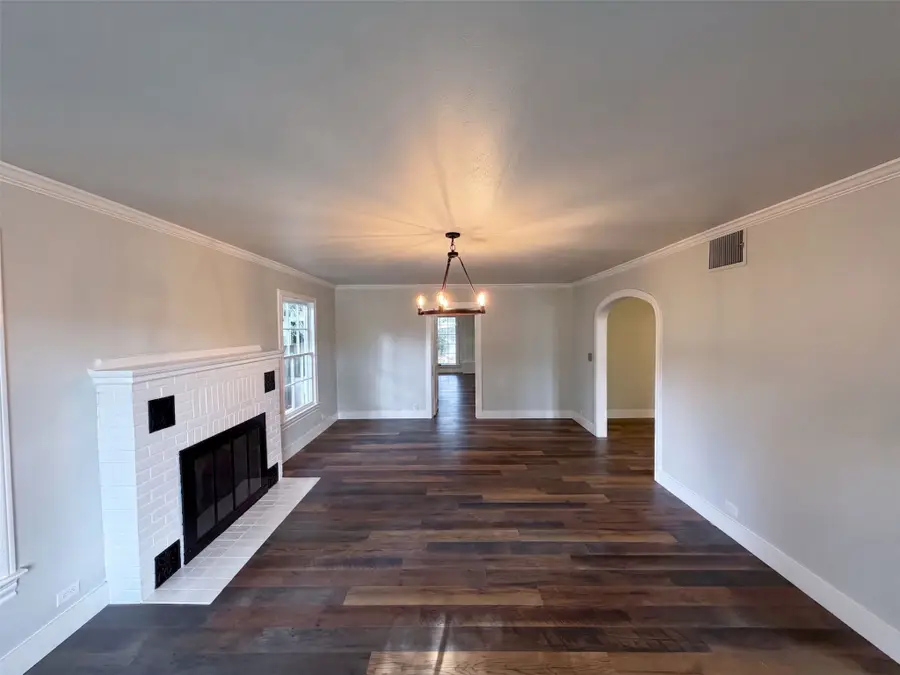 923 S Lindsay Street, Gainesville, TX 76240 - #3