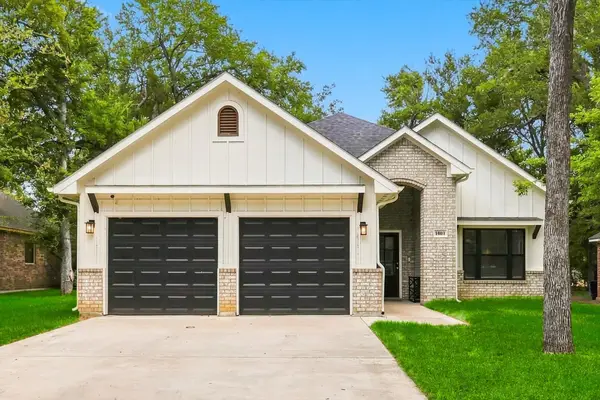 1001 Oak Valley Road, Burleson, TX 76028