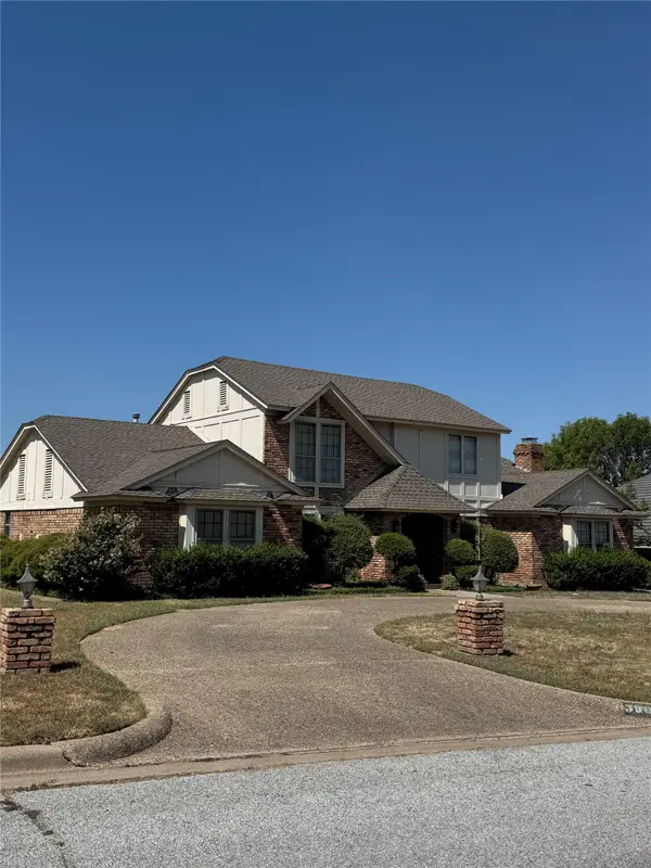 3901 Diamond Loch W, North Richland Hills, TX 76180