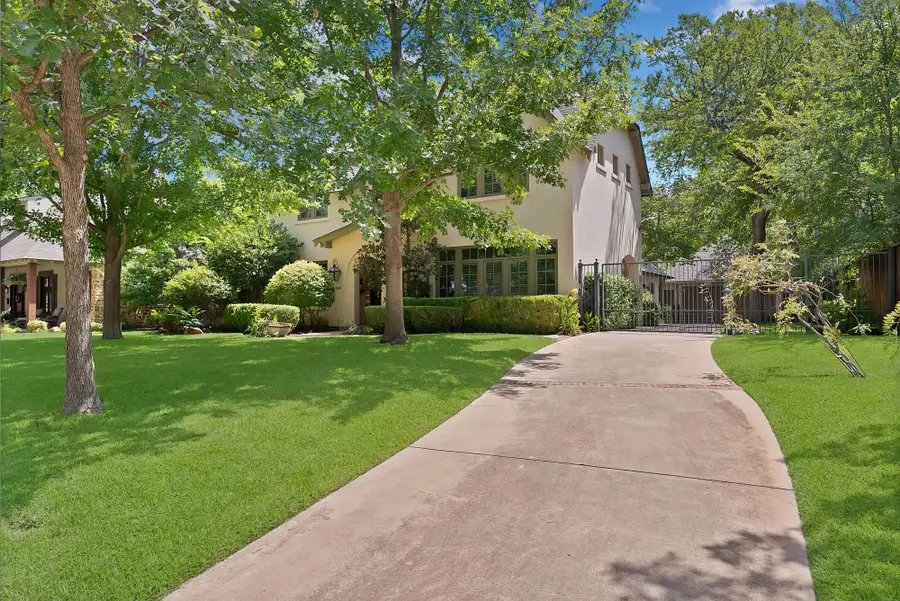 860 N Bailey Avenue, Fort Worth, TX 76107 - #3