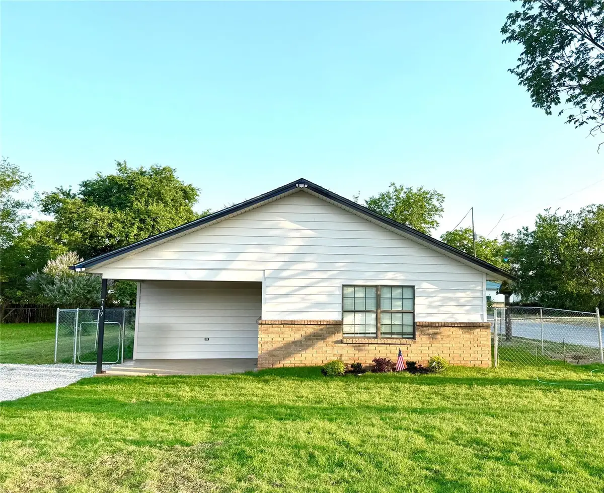 739 W Pine Street, Jacksboro, TX 76458 - #1
