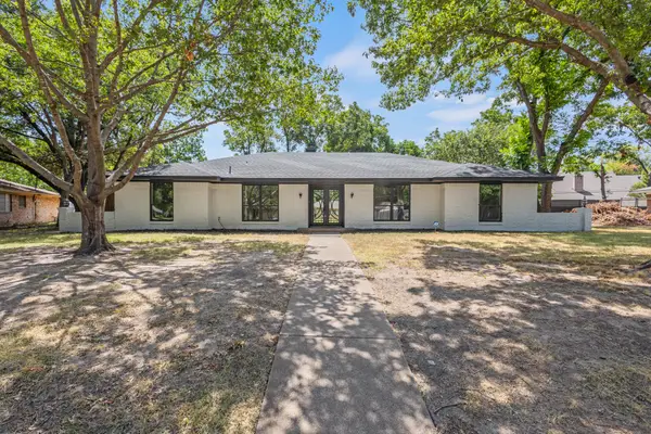729 Surrey Circle, Grand Prairie, TX 75050
