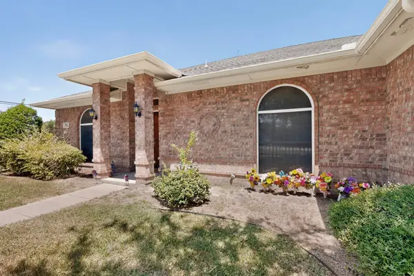 800 E Aimee Street, Forney, TX 75126
