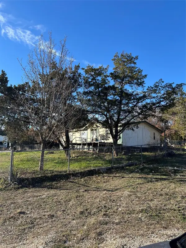163 Edgehill Drive, Azle, TX 76020