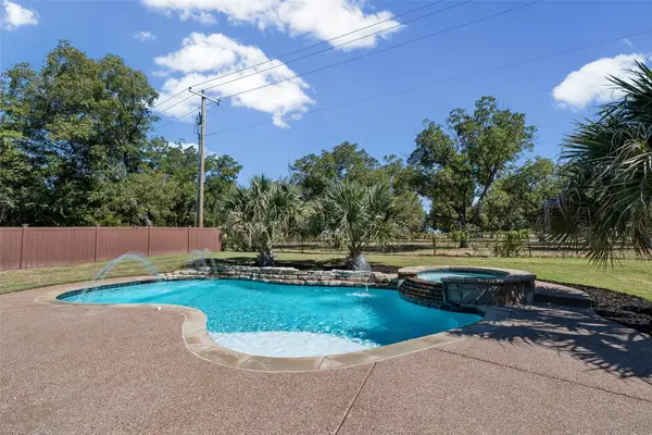9719 Ravenswood Road, Granbury, TX 76049