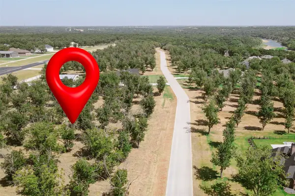 949 E Landings Drive, Granbury, TX 76049