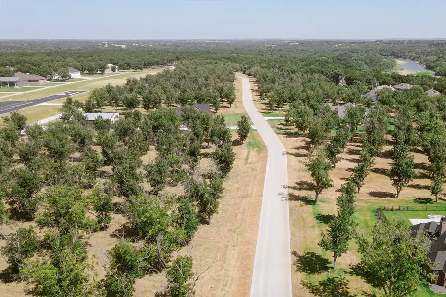 949 E Landings Drive, Granbury, TX 76049 - #2