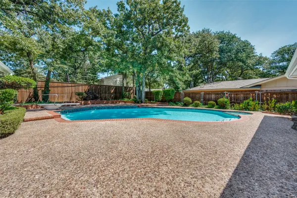 832 Wheelwood Drive, Hurst, TX 76053