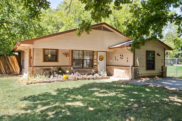 1702 S Clay Street, Kaufman, TX 75142