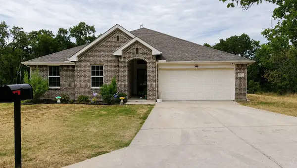 722 Haynie Drive, Runaway Bay, TX 76426