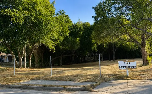 1135 Betterton Circle, Dallas, TX 75203