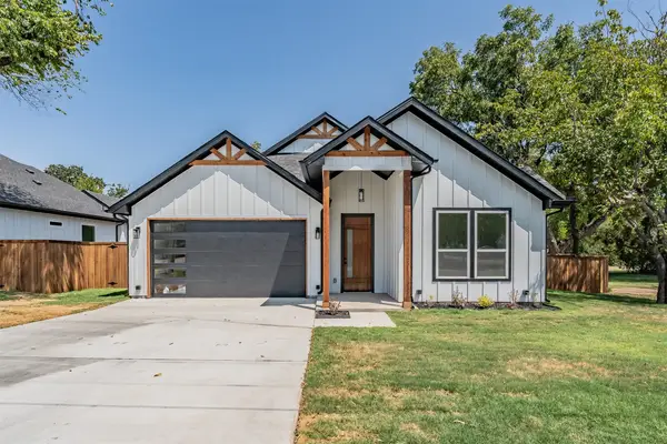 303 Hobbs Avenue, Boyd, TX 76023