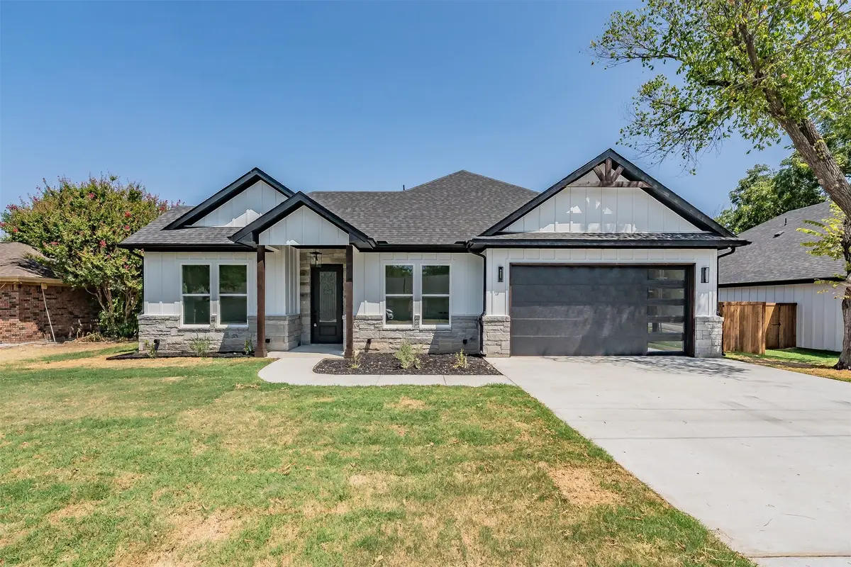 305 Hobbs Avenue, Boyd, TX 76023 - #1