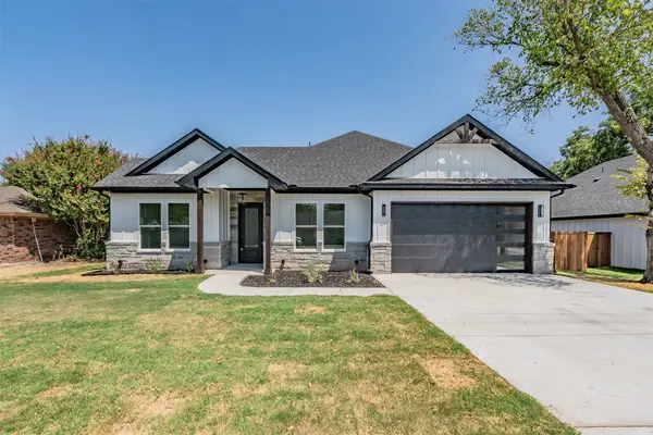 305 Hobbs Avenue, Boyd, TX 76023