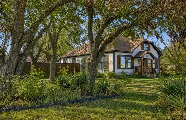 1903 N Weaver Street, Gainesville, TX 76240