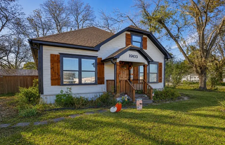 1903 N Weaver Street, Gainesville, TX 76240 - #2
