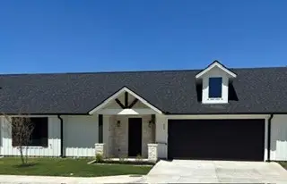 204 E Ewell Street, Granbury, TX 76048