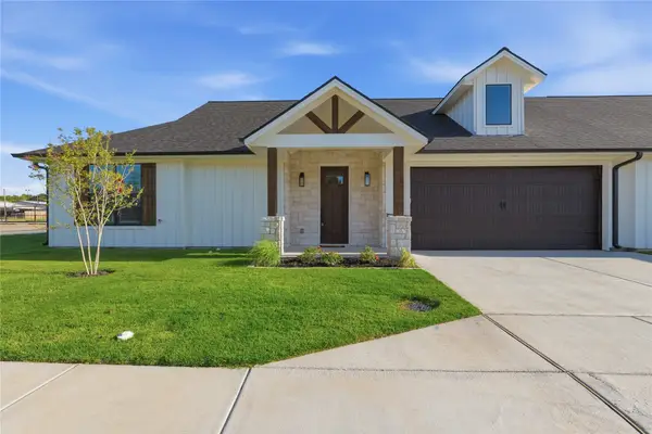 206 E Ewell Street, Granbury, TX 76048