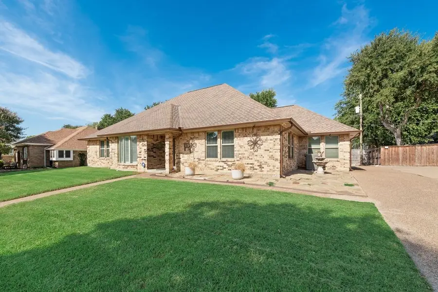 3713 Ridgewood Drive, Grand Prairie, TX 75052 - #2