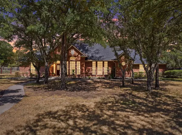 156 S Fork Drive, Hudson Oaks, TX 76087