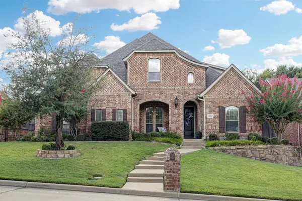 2141 Farrington Lane, Hurst, TX 76054