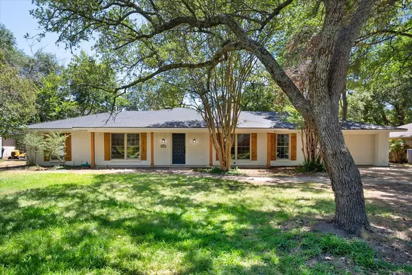 1003 Woodcastle Drive, Corsicana, TX 75110