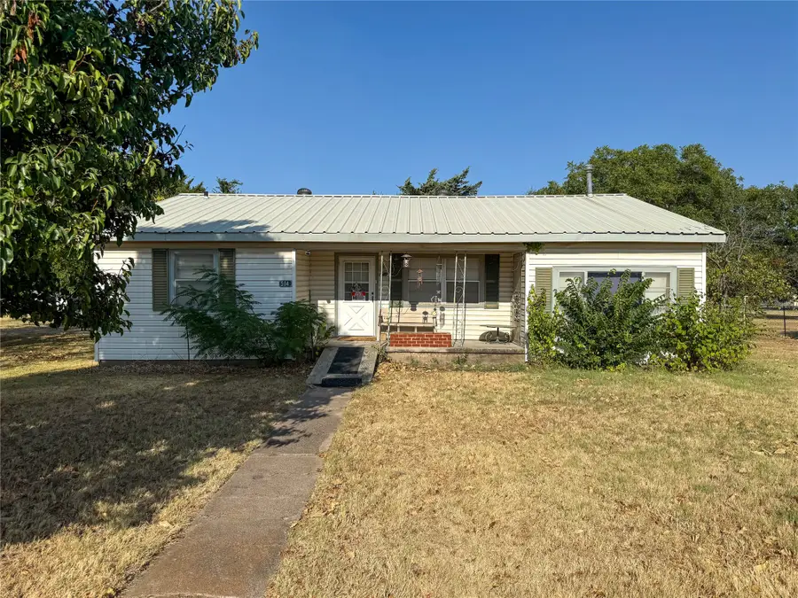 504 S Hall Street, Montague, TX 76251 - #2