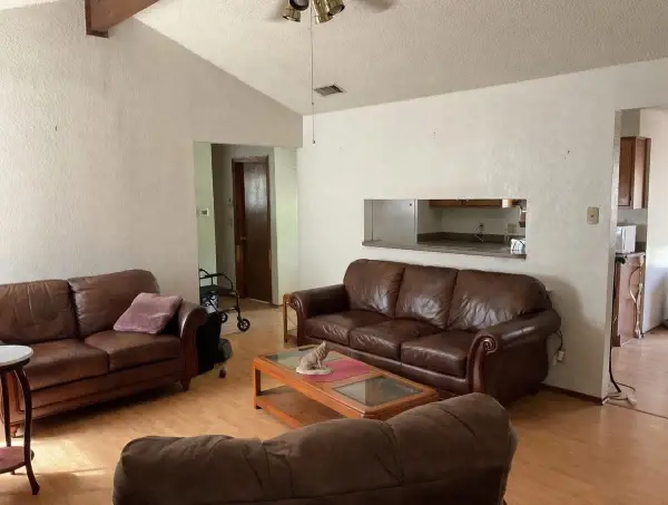 211 Oak Court, Springtown, TX 76082