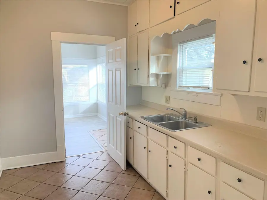 520 E Day Street, Denison, TX 75021 - #3